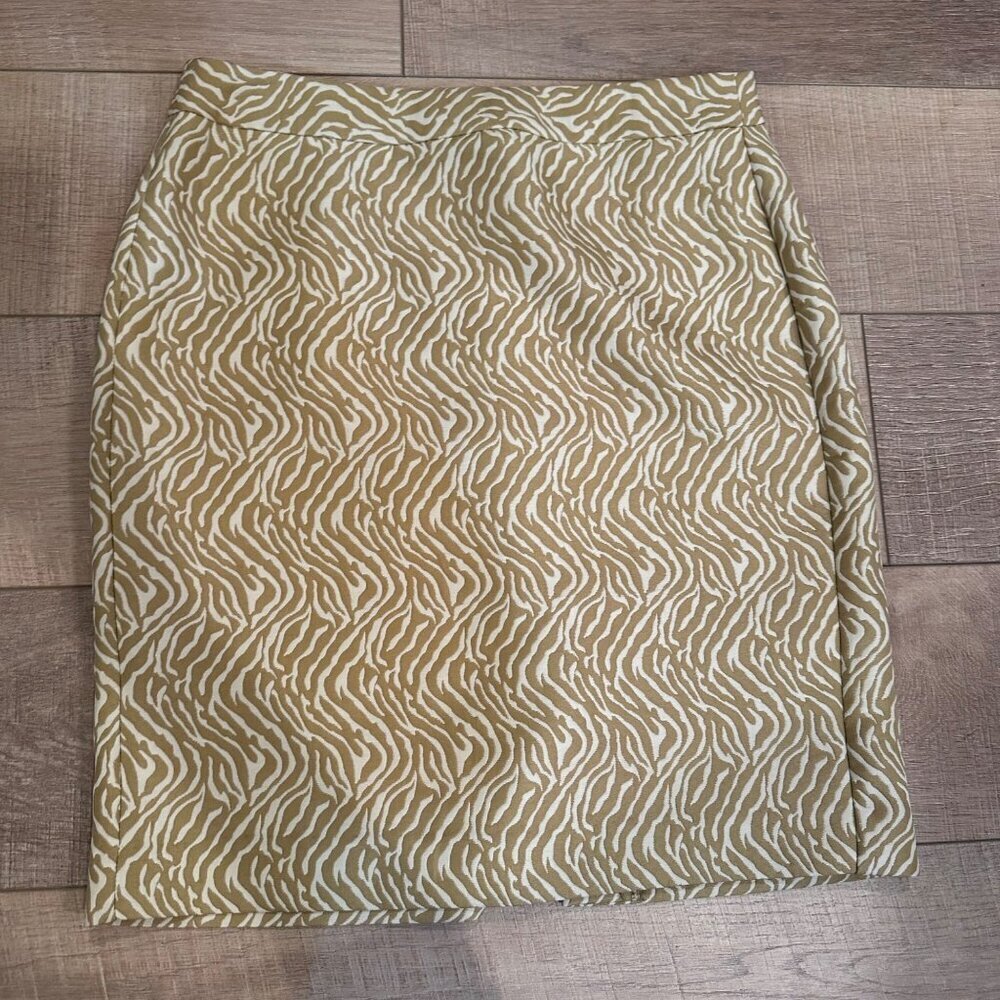 BANANA REPUBLIC WOMEN CREAM AND TAN SKIRT SIZE 4
